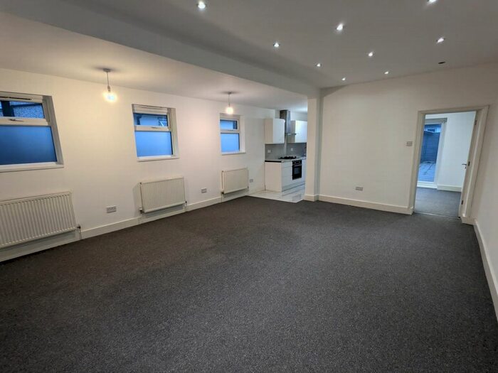 3 Bedroom Flat To Rent In Thorold Road, Ilford, IG1