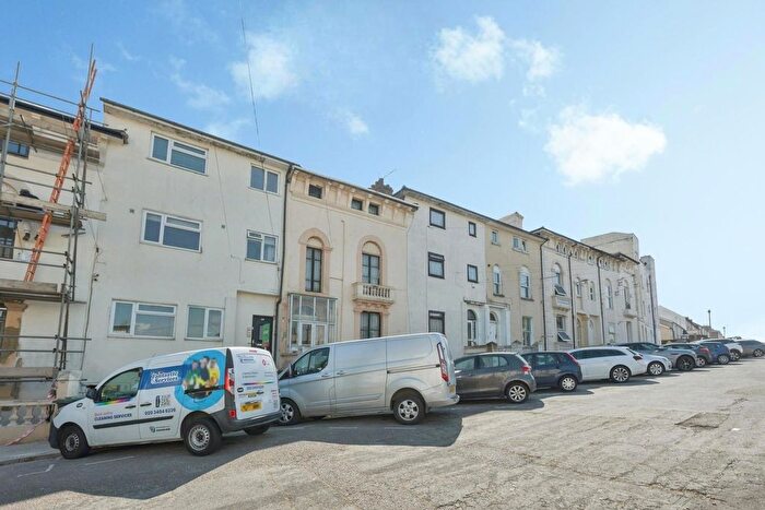 2 Bedroom Flat For Sale In Pier Road, Northfleet, Gravesend, Kent, DA11