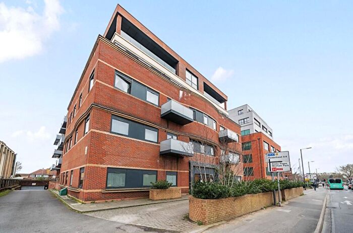 1 Bedroom Flat To Rent In Bath Road, Slough, SL1