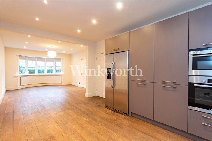 5 Bedroom Semi-Detached House To Rent In Hampstead Gardens, London, NW11