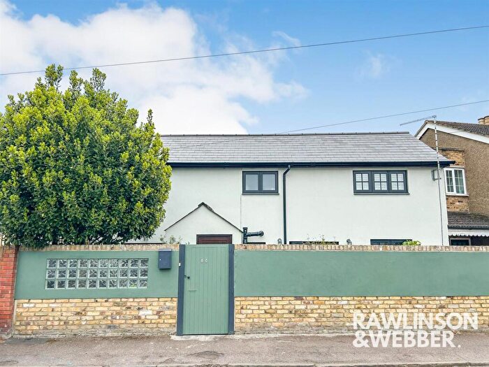 2 Bedroom Link Detached House For Sale In West Molesey, Surrey, KT8