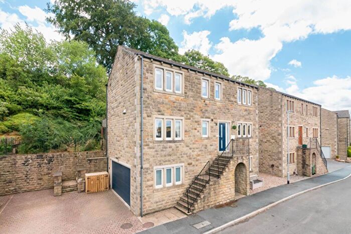 5 Bedroom Detached House For Sale In Town End View, Holmfirth, HD9