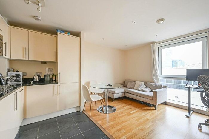1 Bedroom Flat To Rent In Wharfside Point, Canary Wharf, London, E14