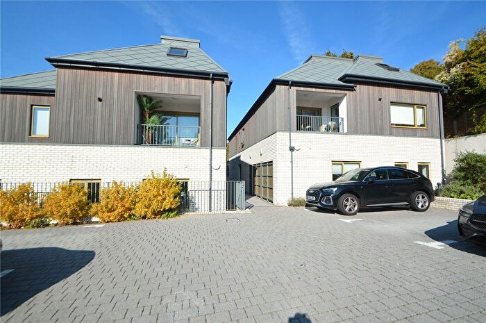 3 Bedroom Flat To Rent In Ballards Rise, South Croydon, CR2