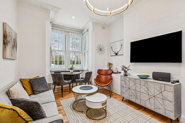 2 Bedroom Flat To Rent In Birdhurst Road, The Tonsleys, SW18