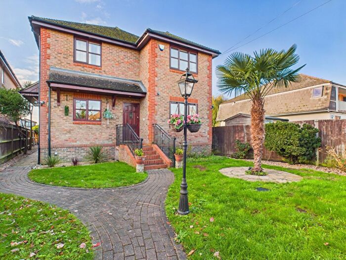 4 Bedroom Detached House To Rent In Hythe End Road, Wraysbury, Staines-Upon-Thames, Berkshire, TW19