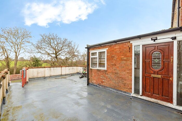 3 Bedroom Flat For Sale In Bournehall Avenue, Bushey, WD23