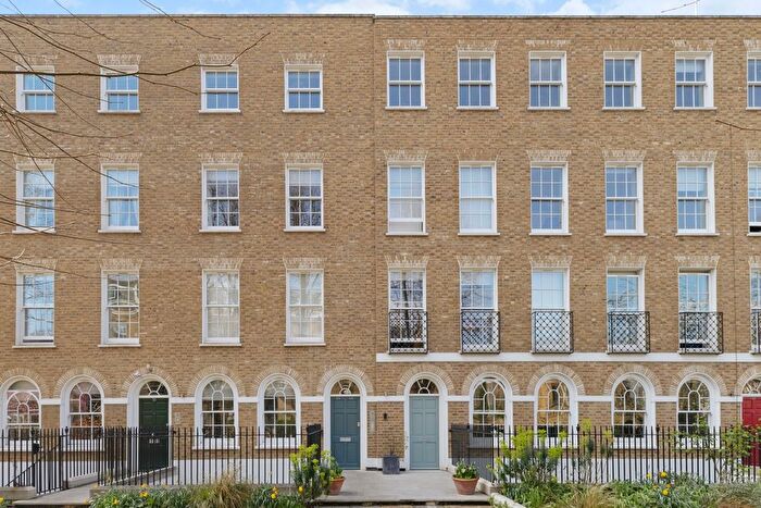 3 Bedroom Flat To Rent In Grove Lane, London, SE5