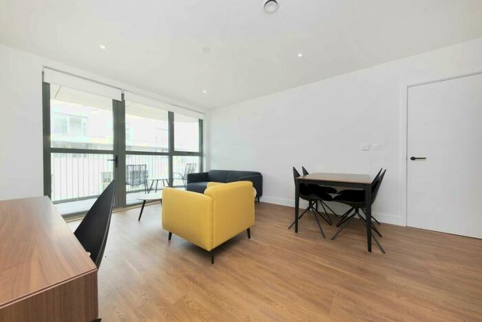 2 Bedroom Flat To Rent In Green Street, North Acton, NW10