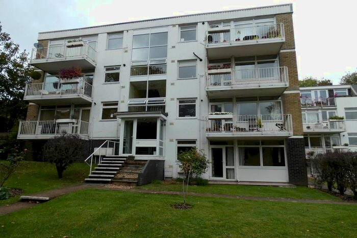 2 Bedroom Flat To Rent In Salisbury, Wiltshire, SP1