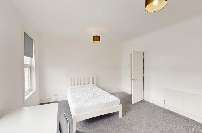 2 Bedroom Apartment To Rent In Lower Bristol Road, BA2