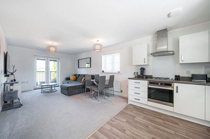 2 Bedroom Apartment For Sale In Queens Road, Wokingham, RG41