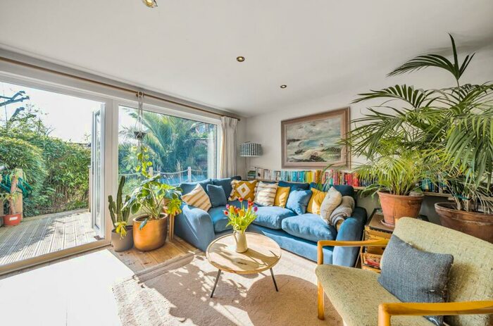 3 Bedroom End Of Terrace House To Rent In Haynes Lane London, SE19