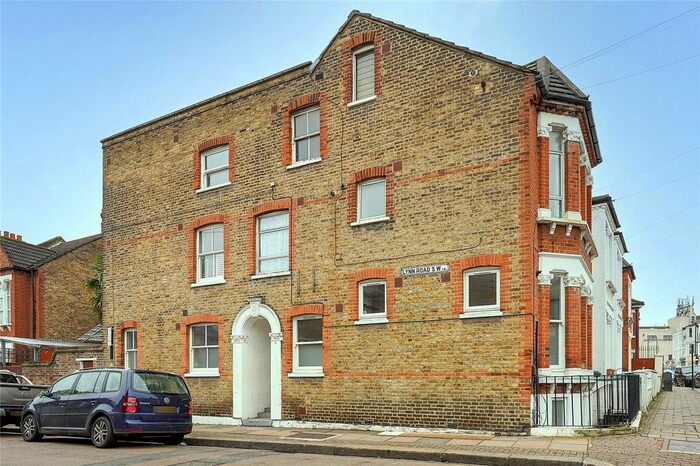 3 Bedroom Flat To Rent In Cathles Road, London, SW12