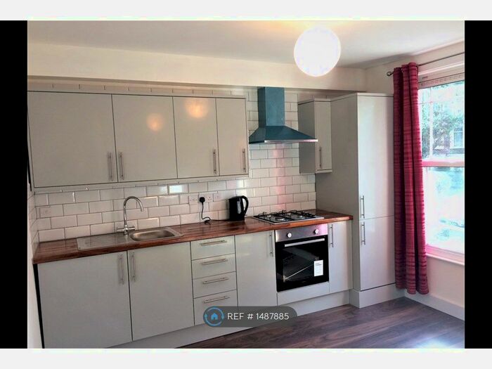1 Bedroom Flat To Rent In (Upper Ground Floor) Amersham Road, London, SE14