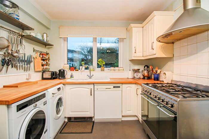 3 Bedroom Detached House For Sale In Fair View, Pontefract, WF8