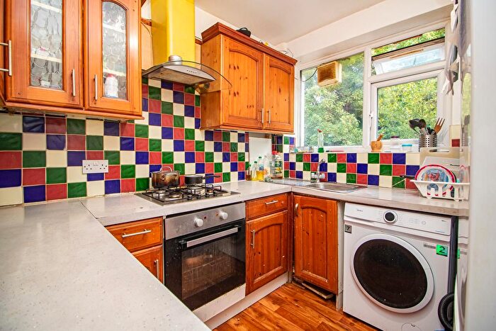 3 Bedroom Terraced House To Rent In Ringwood Gardens, London, SW15