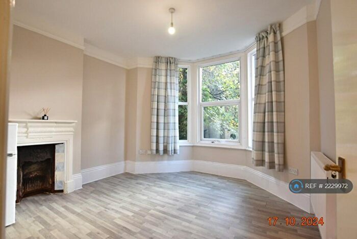 1 Bedroom Flat To Rent In Hart Hill Drive, Luton, LU2