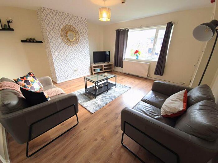 4 Bedroom Semi-Detached House For Sale In Talbot View, Leeds, LS4