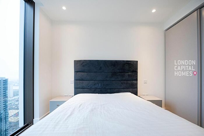 2 Bedroom Apartment To Rent In Harcourt Tower, Marsh Wall, London, E14