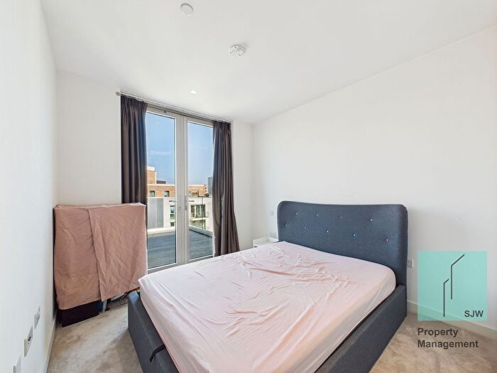 3 Bedroom Flat To Rent In Royal Wharf Walk, London, E16