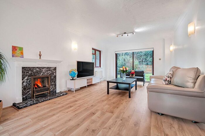 4 Bedroom Detached House To Rent In Chadworth Way, Claygate, KT10