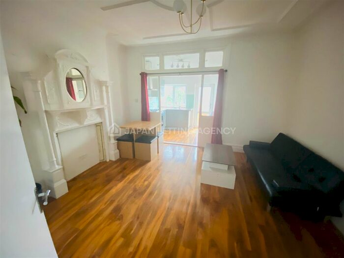 2 Bedroom End Of Terrace House To Rent In Hanger Lane, Ealing, London, W5
