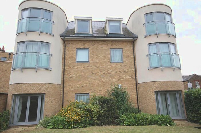 1 Bedroom Flat To Rent In Harwoods Road, Watford, Hertfordshire, WD18