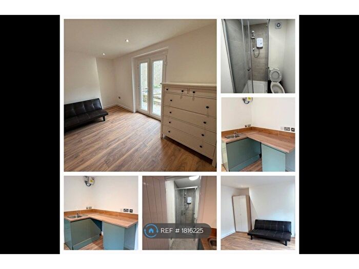 Studio To Rent In Uxbridge Road, London, W12