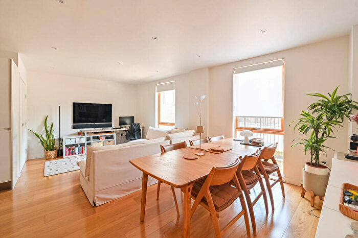 2 Bedroom Flat To Rent In Canonbury, London, N1