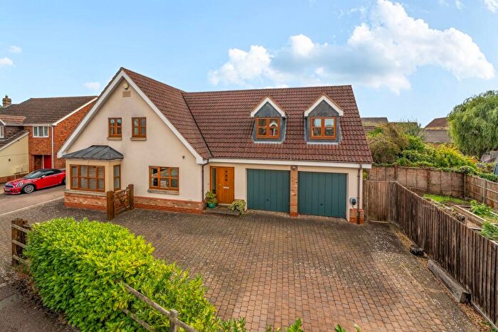 4 Bedroom Detached House For Sale In Midland Gardens, Shefford, SG17