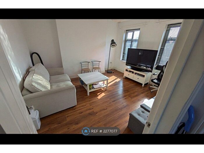2 Bedroom Flat To Rent In Newnham Road, London, N22