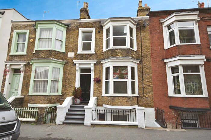 1 Bedroom Flat For Sale In Addington Road, Margate, Kent, CT9