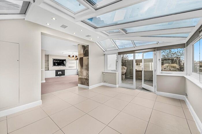 2 Bedroom Flat For Sale In Ascot Court, Grove End Road, NW8