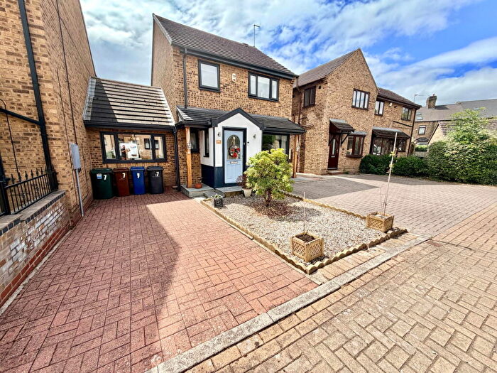 3 Bedroom Link Detached House For Sale In Ivy Farm Close, Barnsley, S71