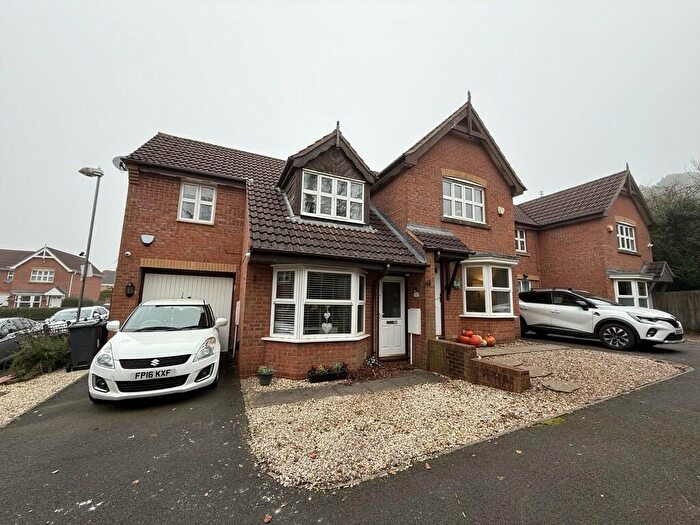 3 Bedroom End Of Terrace House To Rent In Woodcock Close, Great Park, B31