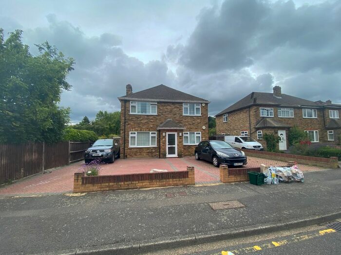 2 Bedroom Flat To Rent In Stuart Close, Uxbridge Hillingdon, UB10