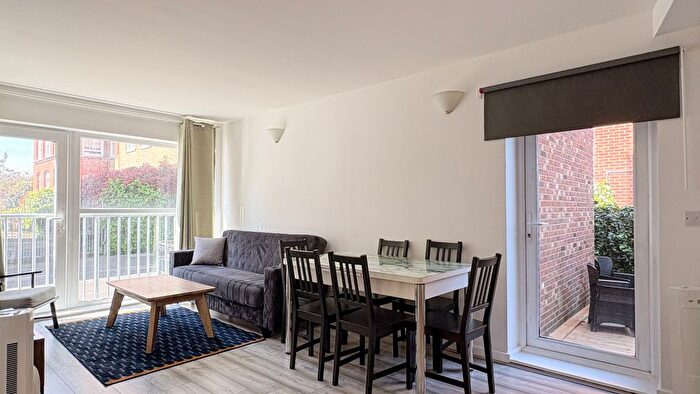 2 Bedroom Flat To Rent In Pelling Street, London, E14