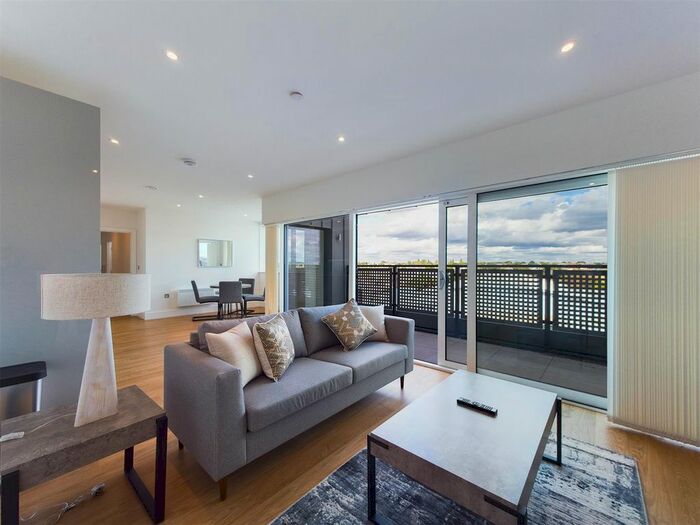 2 Bedroom Flat To Rent In South Street, Romford, RM1