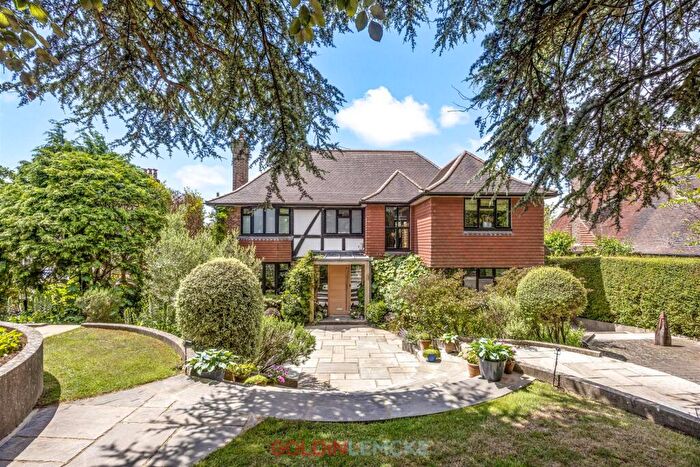 5 Bedroom Detached House For Sale In The Green, Hove, BN3