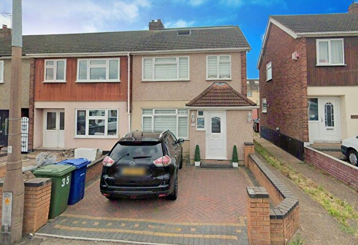 4 Bedroom Semi Detached House For Sale In Rushdon Close, Grays, RM17
