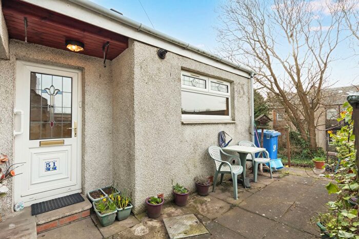 2 Bedroom Semi Detached House For Sale In Mid Beveridgewell, Dunfermline, KY12
