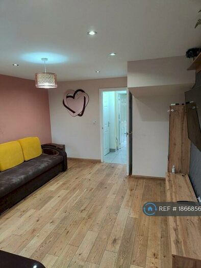 3 Bedroom Semi-Detached House To Rent In Shortridge Drive, Coventry, CV6