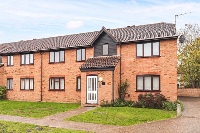 2 Bedroom Flat For Sale In Sewardstone Road, London, E4