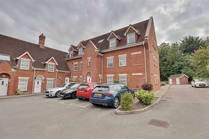2 Bedroom Flat For Sale In Old School Court, Fareham, Hampshire, PO16