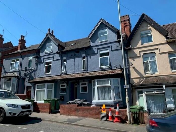 Detached House To Rent In Oakly Road, Batchley, Redditch, B97