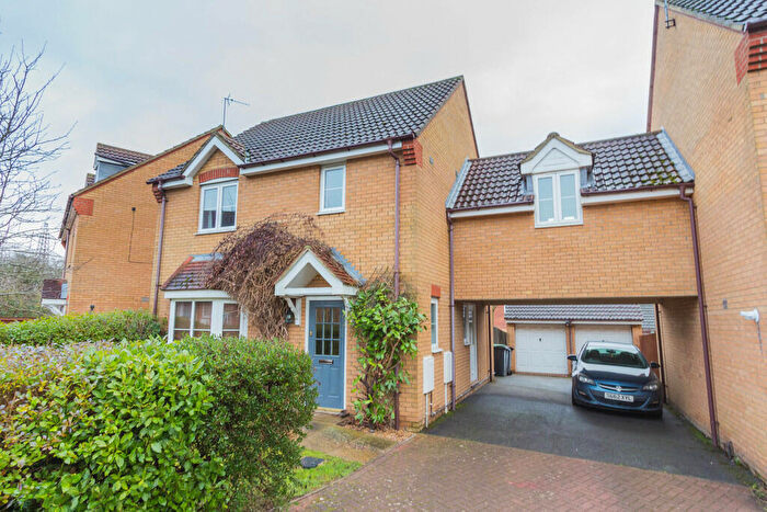 4 Bedroom Semi-Detached House To Rent In Randall Close, Irthlingborough, NN9