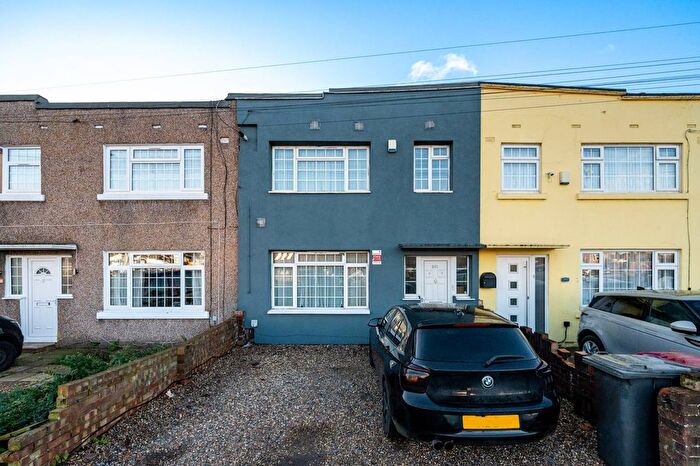 3 Bedroom Terraced House For Sale In Bath Road, Slough, SL1