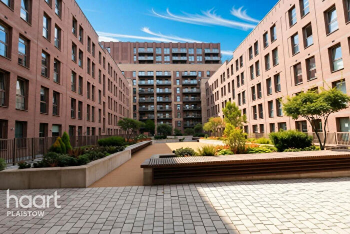 3 Bedroom Maisonette For Sale In Thunderer Street, London, E13