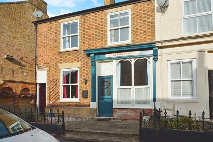 3 Bedroom Semi-Detached House For Sale In King Street, Winterton, Scunthorpe, DN15